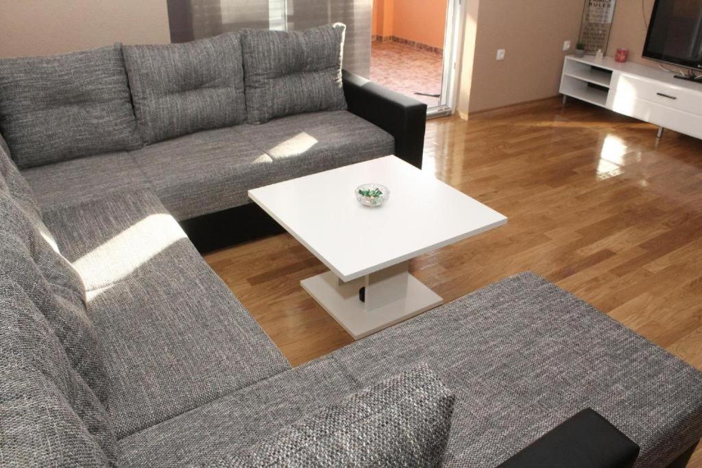 Apartman Dora ซูโกชัน ภายนอก รูปภาพ