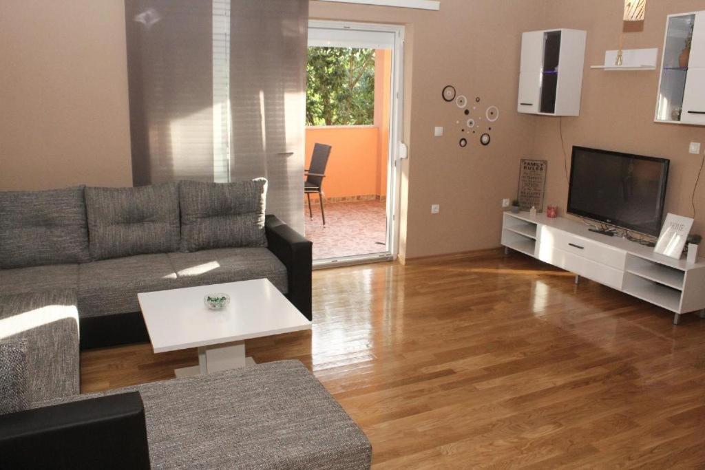 Apartman Dora ซูโกชัน ภายนอก รูปภาพ