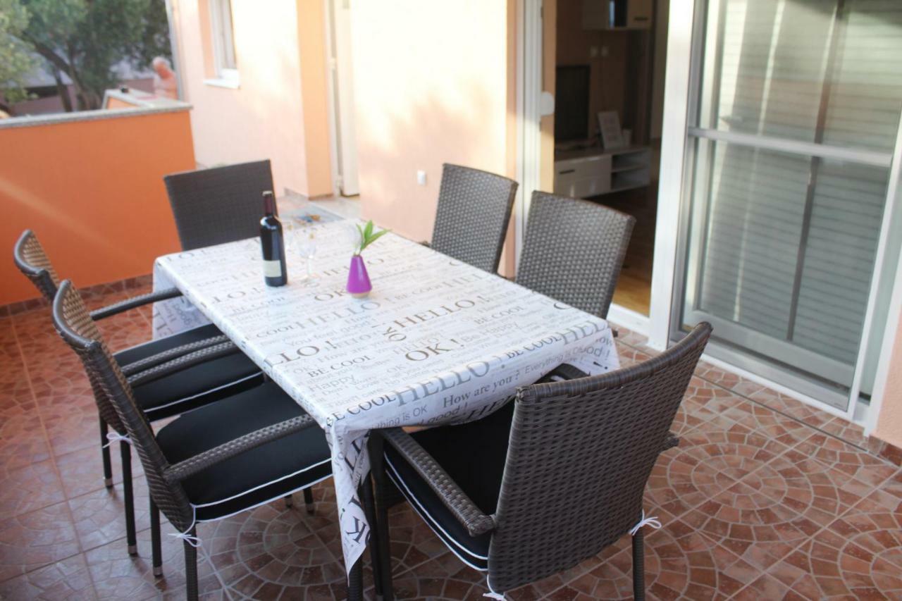 Apartman Dora ซูโกชัน ภายนอก รูปภาพ