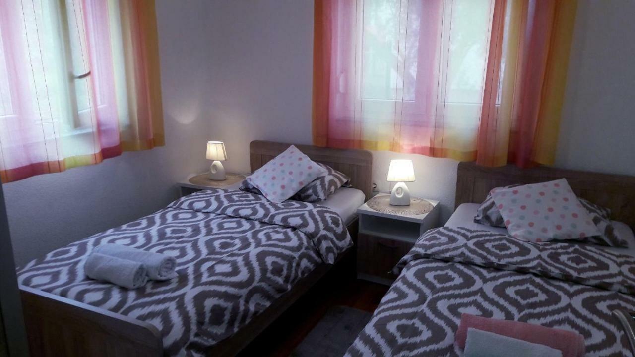 Apartman Dora ซูโกชัน ภายนอก รูปภาพ